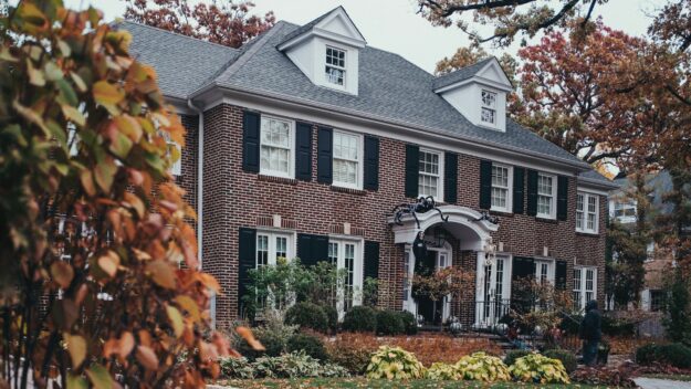 Het iconische bakstenen huis uit Home Alone, een populaire opnamelocatie in Winnetka bij Chicago